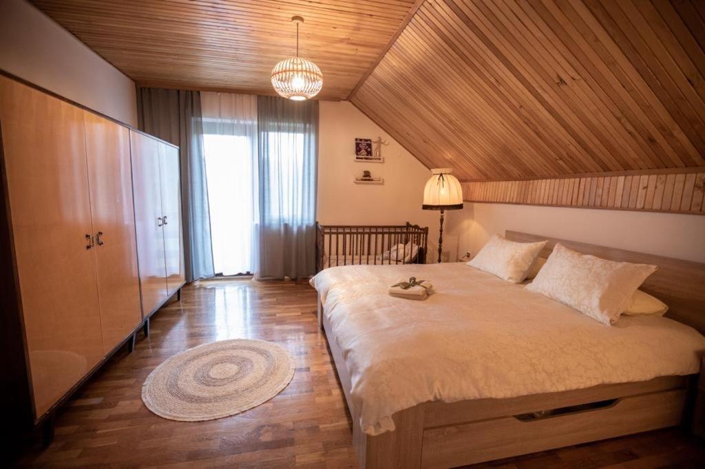 Holiday House On The Riverside Огулин Экстерьер фото