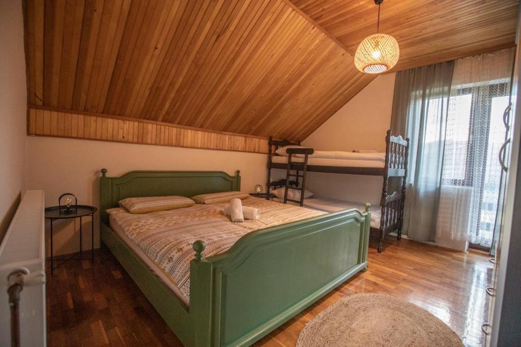 Holiday House On The Riverside Огулин Экстерьер фото