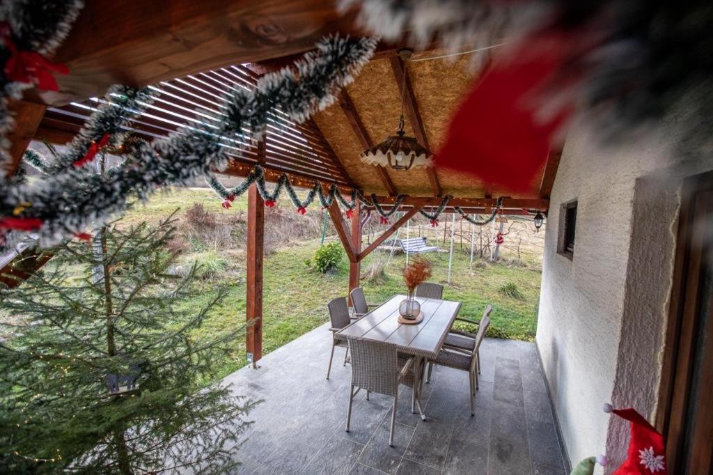 Holiday House On The Riverside Огулин Экстерьер фото